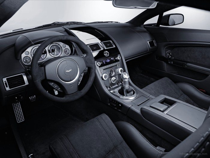 aston_martin_v12_vantage_interior-normal-1